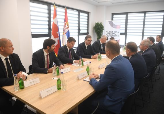 Председник Вучић присуствовао свечаном отварању фабрике Magna Seating огранак Алексинац.