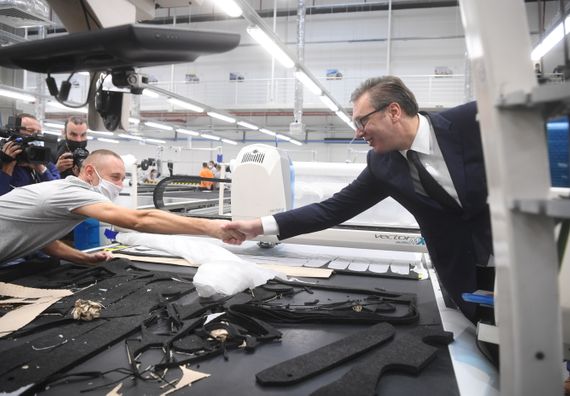 Predsednik Vučić prisustvovao svečanom otvaranju fabrike Magna Seating ogranak Aleksinac.