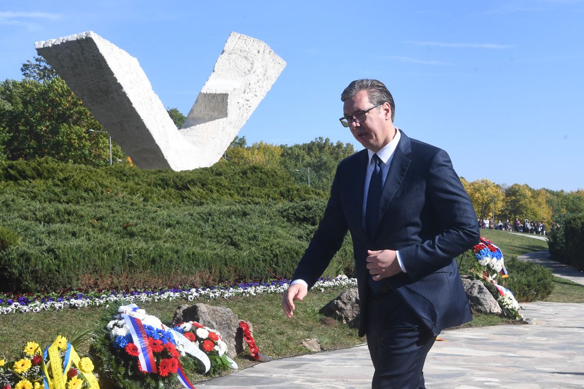 Predsednik Vučić prisustvovao molebanu u Šumaricama