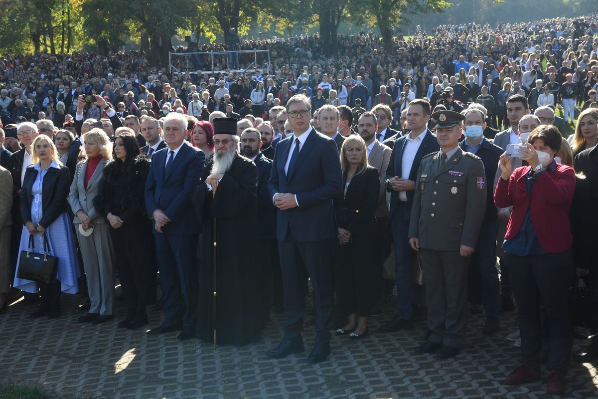 Председник Вучић присуствовао молебану у Шумарицама