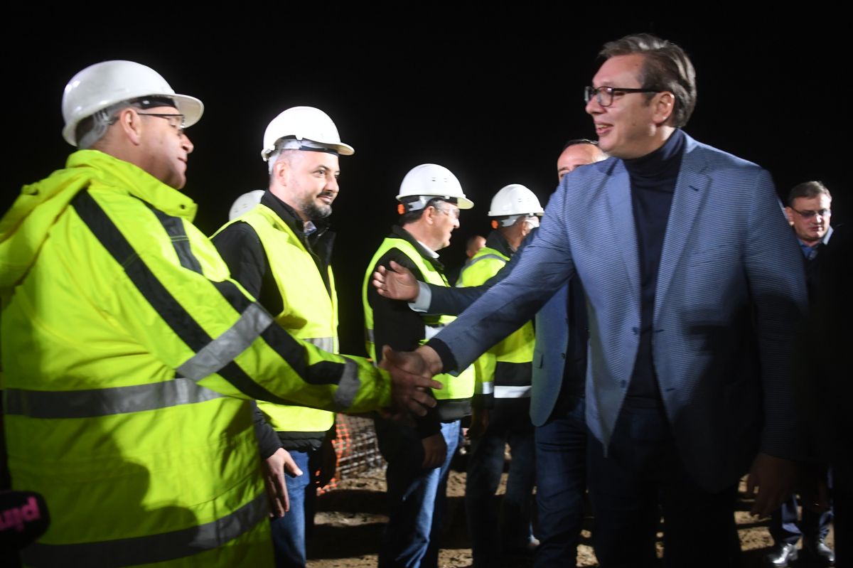 Predsednik Vučić obišao radove na mostu preko Zapadne Morave Predsednik Vučić obišao radove na mostu preko Zapadne Morave
