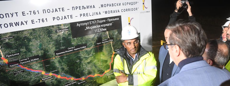 Председник Вучић обишао радове на мосту преко Западне Мораве