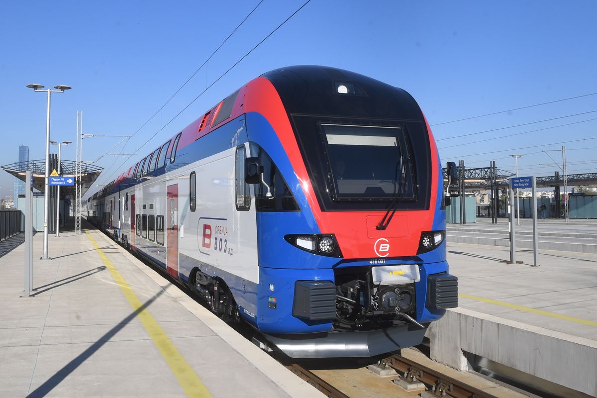 Председник Вучић присуствовао примопредаји новог воза за велике брзине 