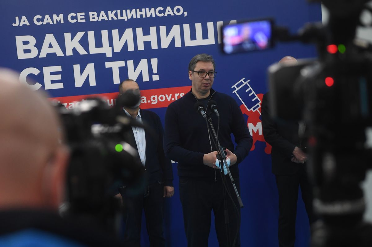 Predsednik Vučić primio treću (buster) dozu vakcine protiv korona virusa Predsednik Vučić primio treću (buster) dozu vakcine protiv korona virusa