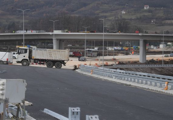 Обилазак радова на инфраструктурним пројектима у Моравичком округу