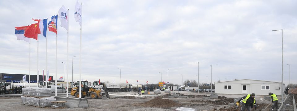 Predsednik Vučić obišao radove na projektu izgradnje infrastrukture i nasipanja platoa za depo beogradskog metroa