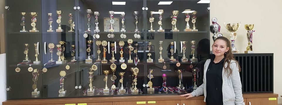 Анђела и њених две стотине пехара