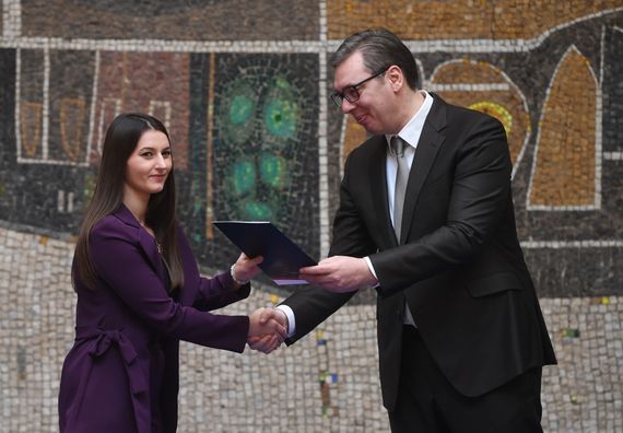 Predsednik Vučić sa najboljim diplomcima medicinskih fakulteta i srednjih medicinskih škola u Srbiji