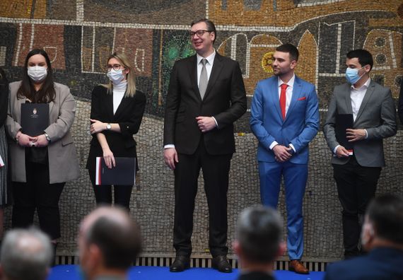 Predsednik Vučić sa najboljim diplomcima medicinskih fakulteta i srednjih medicinskih škola u Srbiji