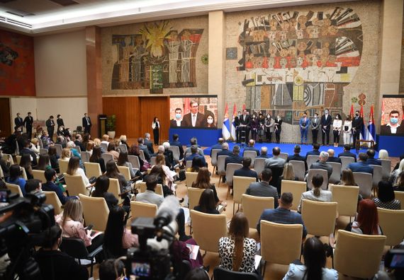 Predsednik Vučić sa najboljim diplomcima medicinskih fakulteta i srednjih medicinskih škola u Srbiji