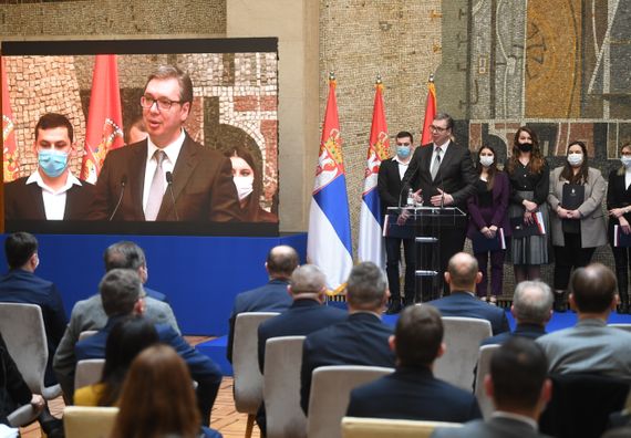 Predsednik Vučić sa najboljim diplomcima medicinskih fakulteta i srednjih medicinskih škola u Srbiji