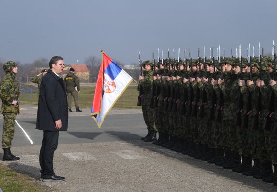 Predsednik Vučić obišao 72. brigadu za specijalne operacije