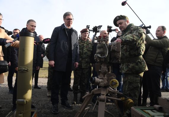 Predsednik Vučić obišao 72. brigadu za specijalne operacije