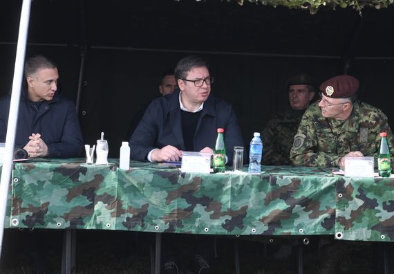 Predsednik Vučić obišao 72. brigadu za specijalne operacije