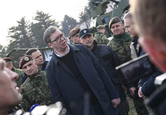 Predsednik Vučić obišao 72. brigadu za specijalne operacije