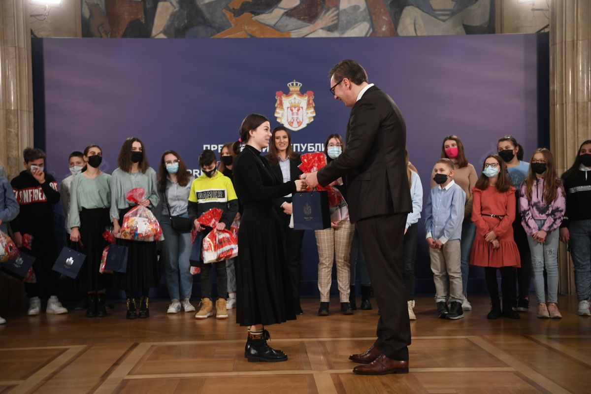 Председник Вучић са децом из Републике Хрватске