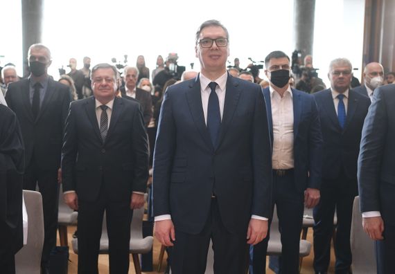 Predsednik Vučić uručio odlikovanja zaslužnim pojedincima i institucijama povodom Dana državnosti Srbije
