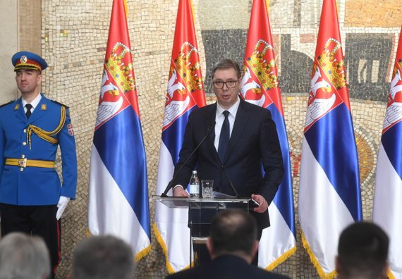 Predsednik Vučić uručio odlikovanja zaslužnim pojedincima i institucijama povodom Dana državnosti Srbije