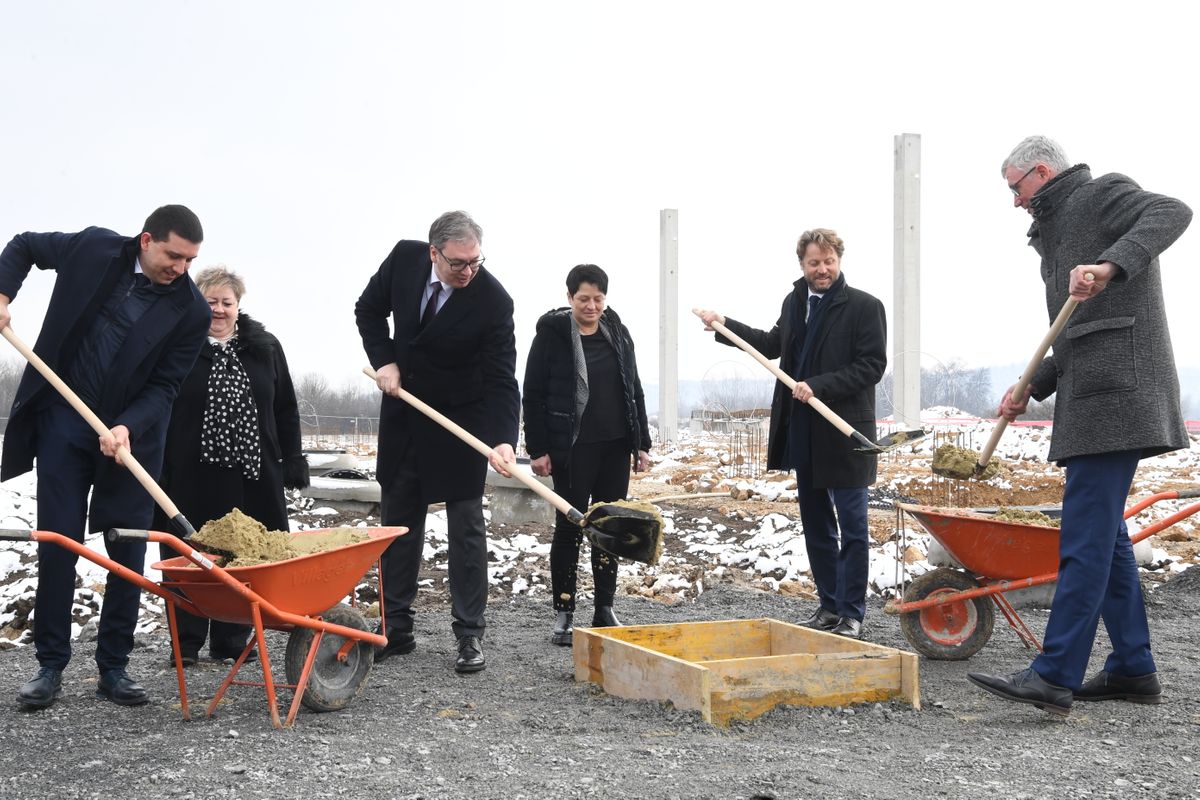 Predsednik Vučić prisustvovao polaganju kamena temeljca za izgradnju fabrike „Bizerba“