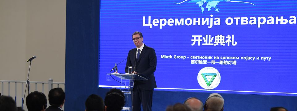 Председник Вучић обишао фабрике компаније "MINTH" у Шапцу и Лозници