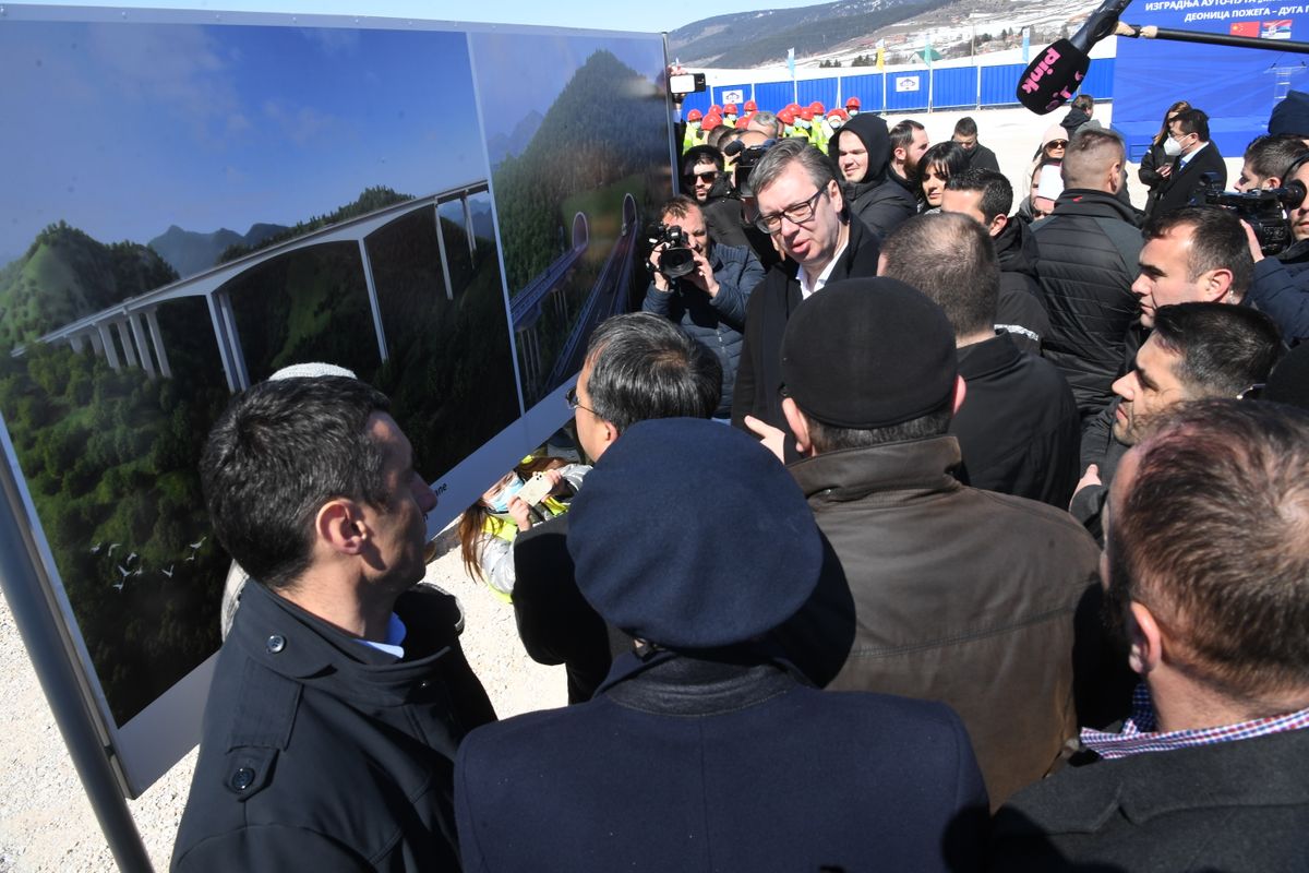 Predsednik Vučić posetio Sjenicu i prisustvovao polaganju kamena temeljca za izgradnju nove škole i ceremoniji obeležavanja početka radova na izgradnji deonice Požega-Duga Poljana