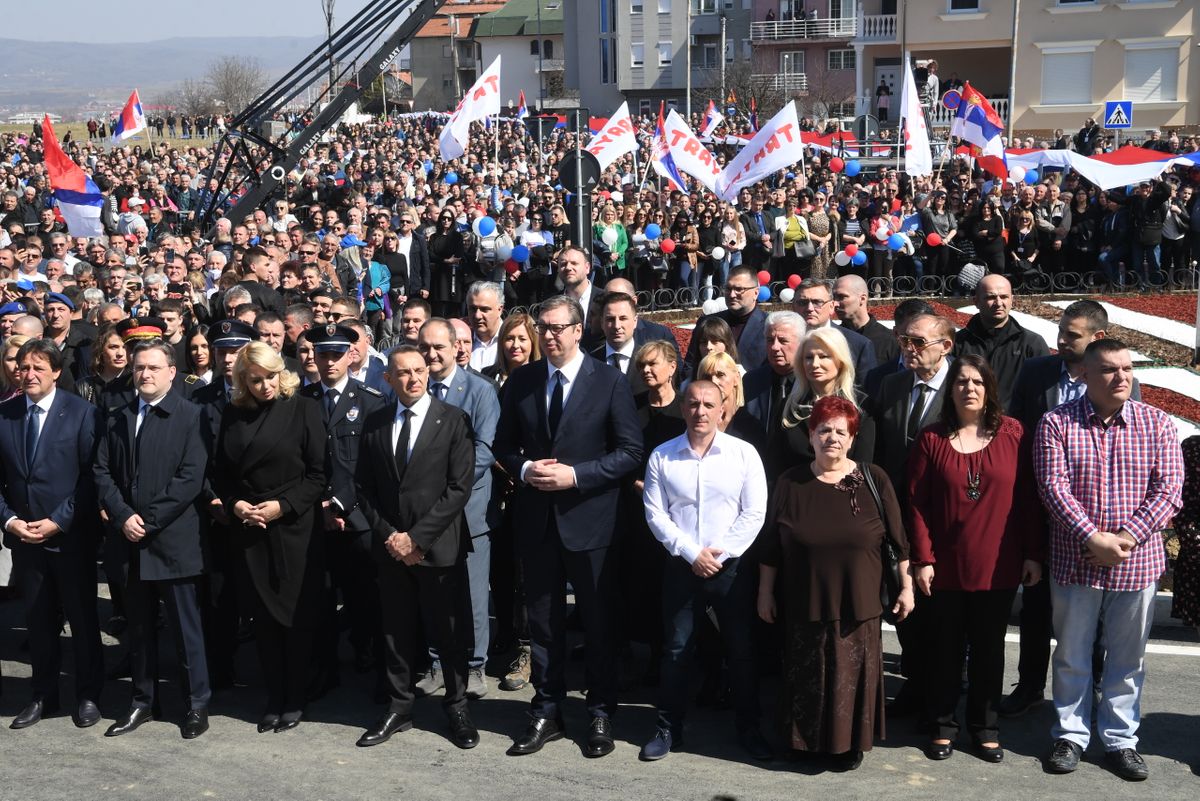 Predsednik Vučić prisustvovao ceremoniji svečanog otkrivanja spomenika potpukovniku Veljku Radenoviću