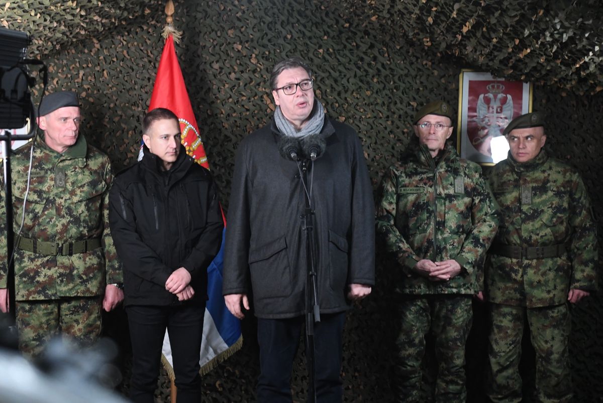 Председник Вучић присуствовао Здруженој тактичкој вежби са бојевим гађањем „Ватрени штит 2022“
