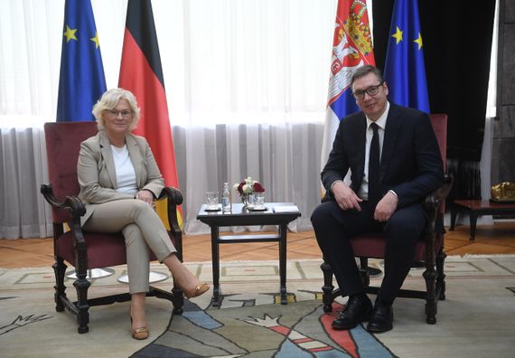 Председник Вучић састао се са министарком одбране Савезне Републике Немачке