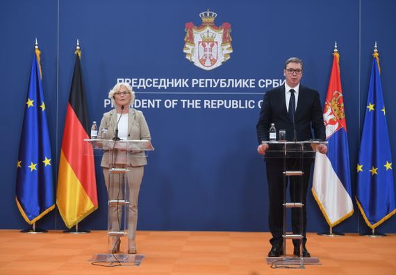 Председник Вучић састао се са министарком одбране Савезне Републике Немачке