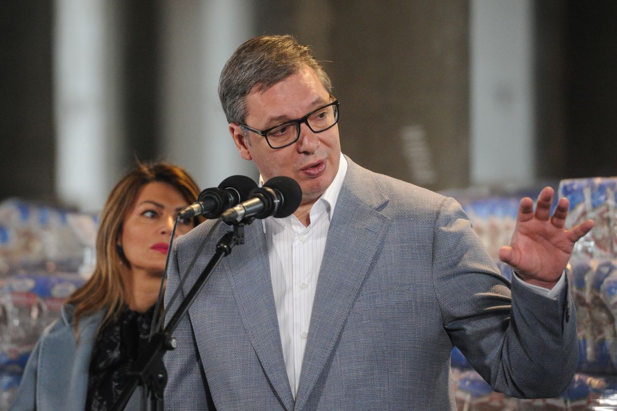 Predsednik Vučić obišao skladišta Republičke direkcije za robne rezerve