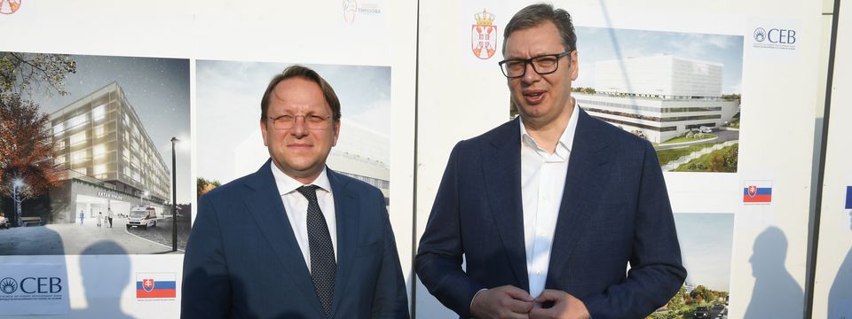 Председник Вучић и европски комесар Вархељи oбишли радове на изградњи Универзитетске дечије клинике „Тиршова 2“