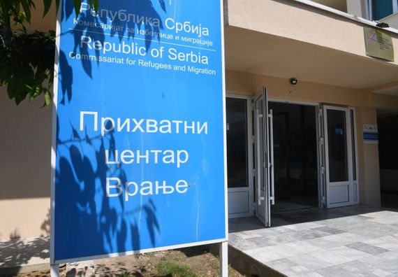 Predsednik Vučić obišao Centar za azil u Vranju