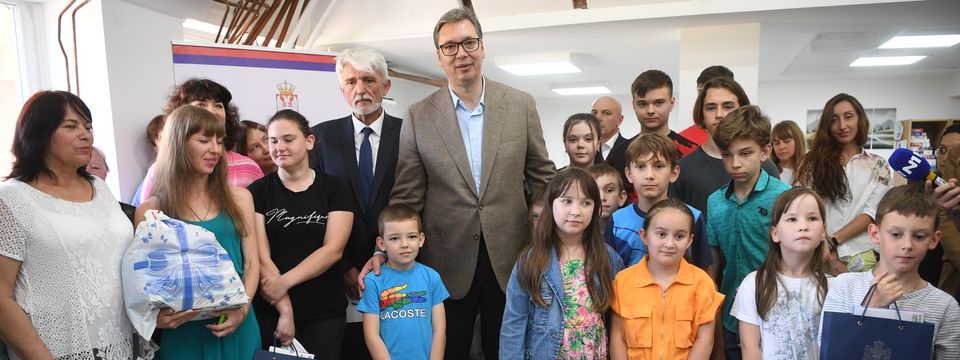 Predsednik Vučić obišao Centar za azil u Vranju