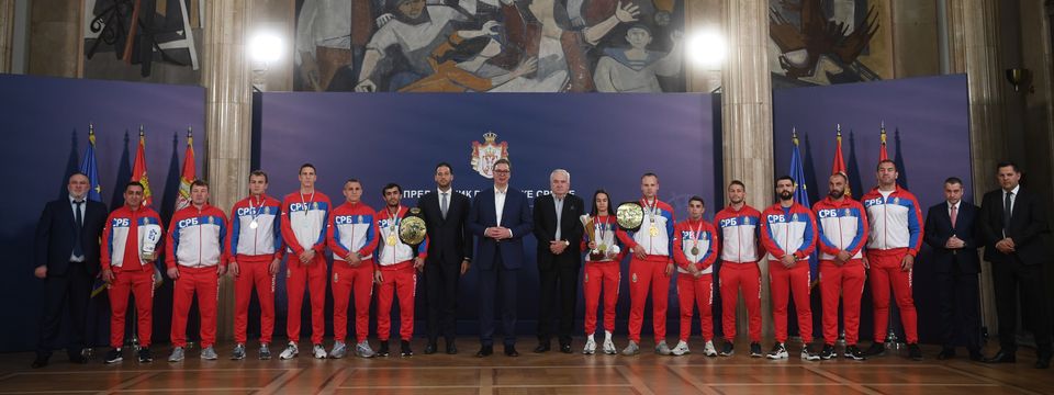 Председник Вучић са освајачима златних медаља на Европском првенству у боксу