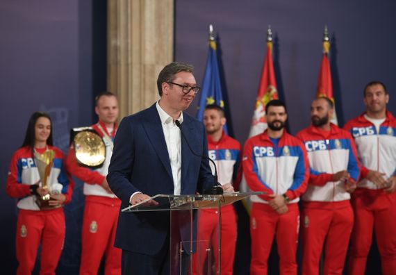 Predsednik Vučić sa osvajačima zlatnih medalja na Evropskom prvenstvu u boksu