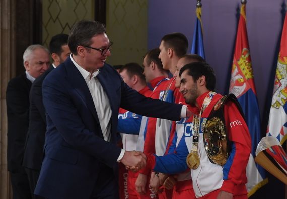 Predsednik Vučić sa osvajačima zlatnih medalja na Evropskom prvenstvu u boksu