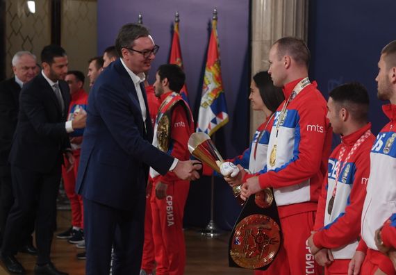 Predsednik Vučić sa osvajačima zlatnih medalja na Evropskom prvenstvu u boksu