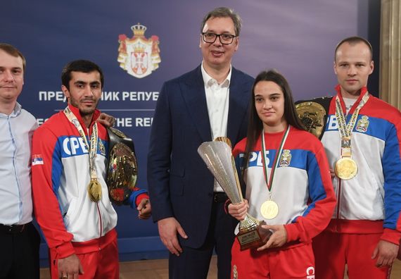 Predsednik Vučić sa osvajačima zlatnih medalja na Evropskom prvenstvu u boksu