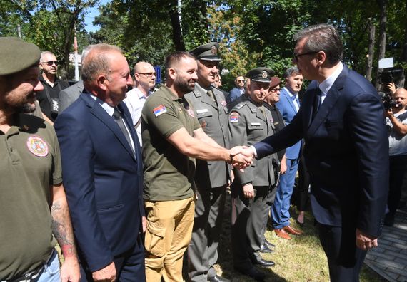 Predsednik Vučić položio venac na Spomenik junacima sa Košara