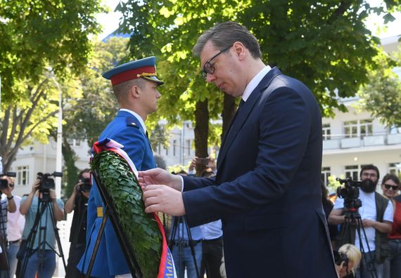 Председник Вучић положио венац на Споменик јунацима са Кошара