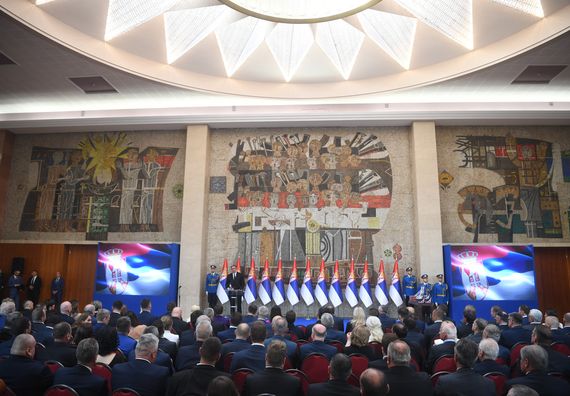 Predsednik Vučić uručio vidovdanska odlikovanja zaslužnim pojedincima i institucijama