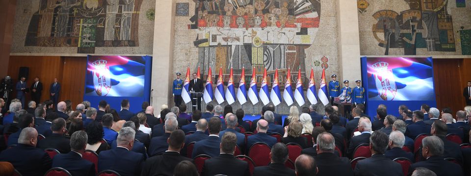 Predsednik Vučić uručio vidovdanska odlikovanja zaslužnim pojedincima i institucijama