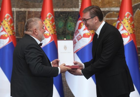 Председник Вучић уручиo видовданска одликовања заслужним појединцима и институцијама