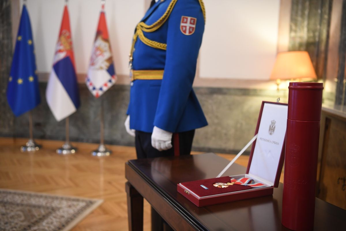 Председник Вучић уручиo Сретењски орден другог степена Зорану Терзићу