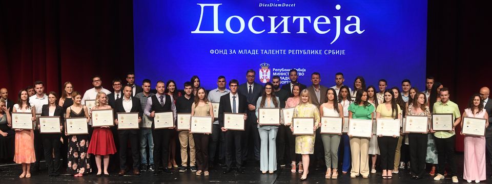 Председник Вучић присуствовао свечаној додели стипендија "Доситеја"