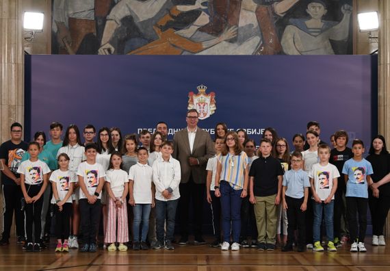 Predsednik Vučić ugostio srpsku decu iz regiona