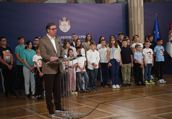 Predsednik Vučić ugostio srpsku decu iz regiona