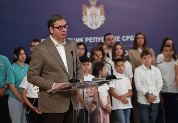 Председник Вучић угостио српску децу из региона