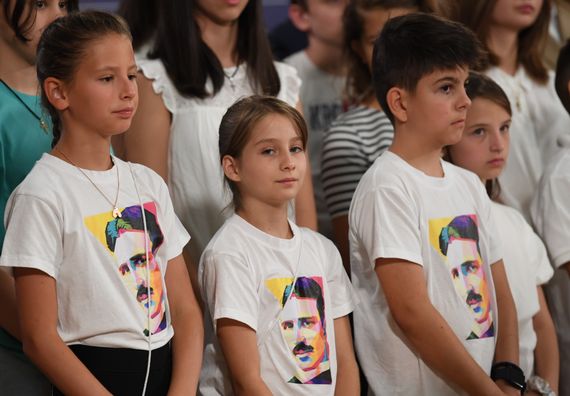 Председник Вучић угостио српску децу из региона