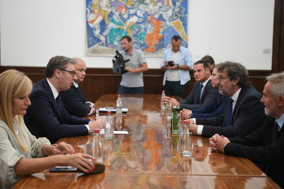 Председник Вучић отпочео консултације о формирању нове Владе